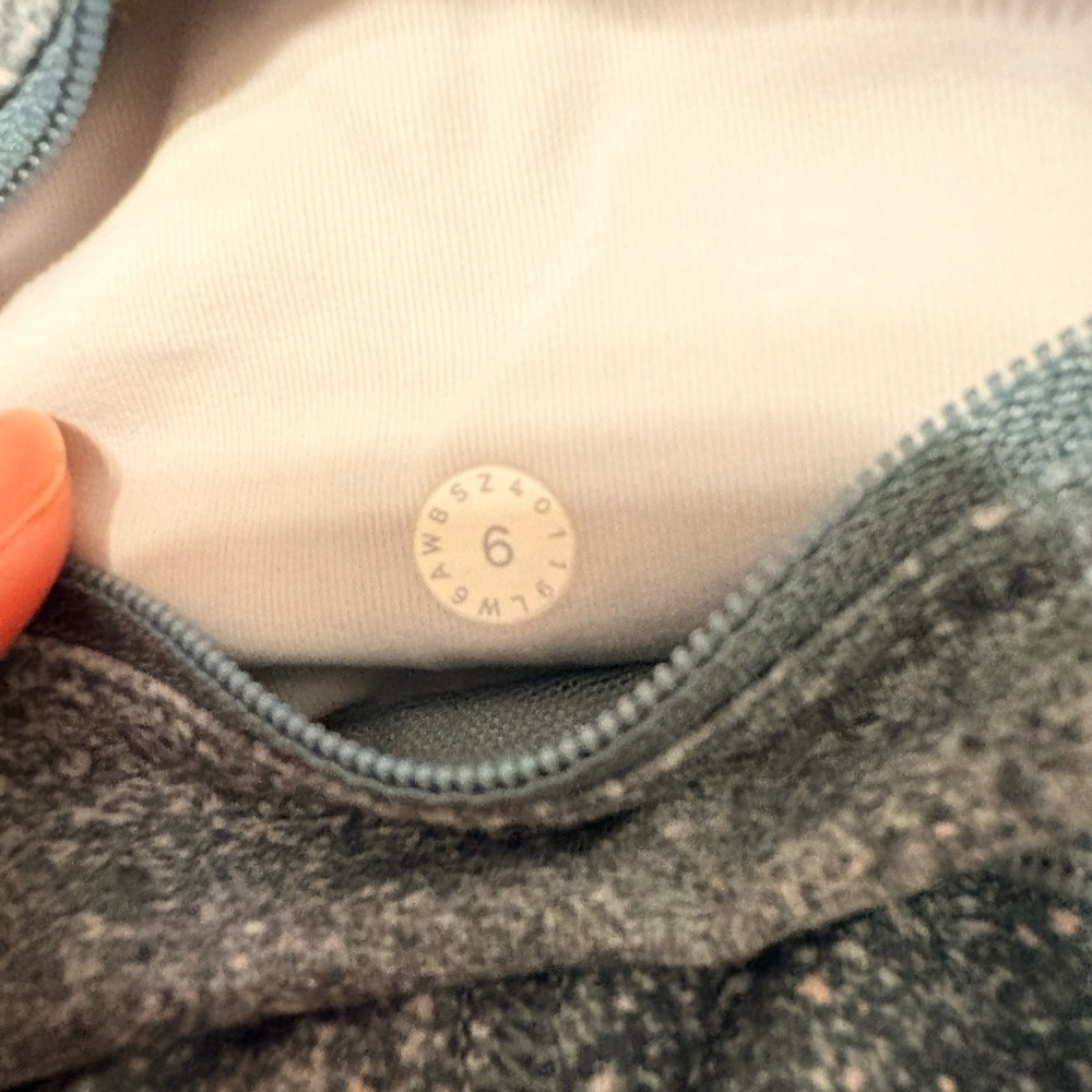 Ladies Lululemon Speed Up Crops - 21" - Picture 5 of 8